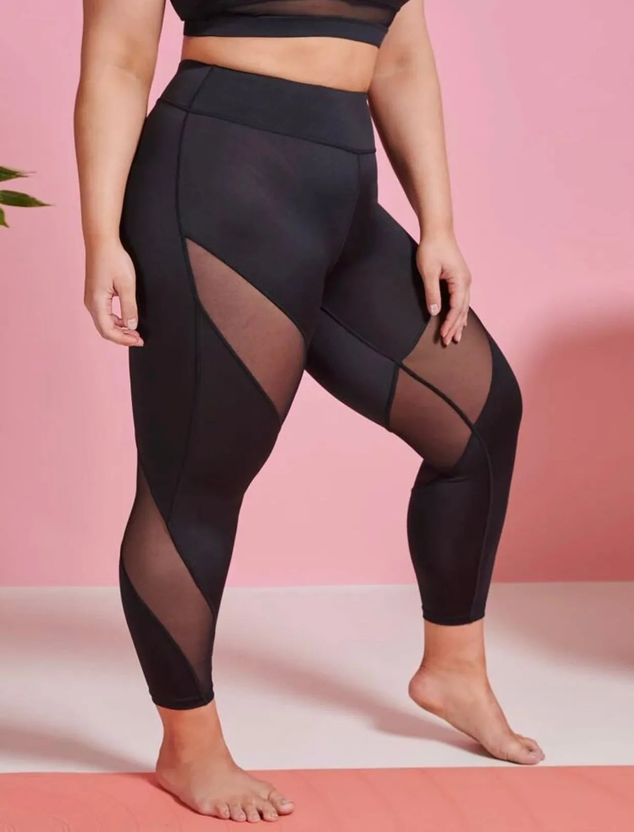 Contrast mesh scoop neck sports set
