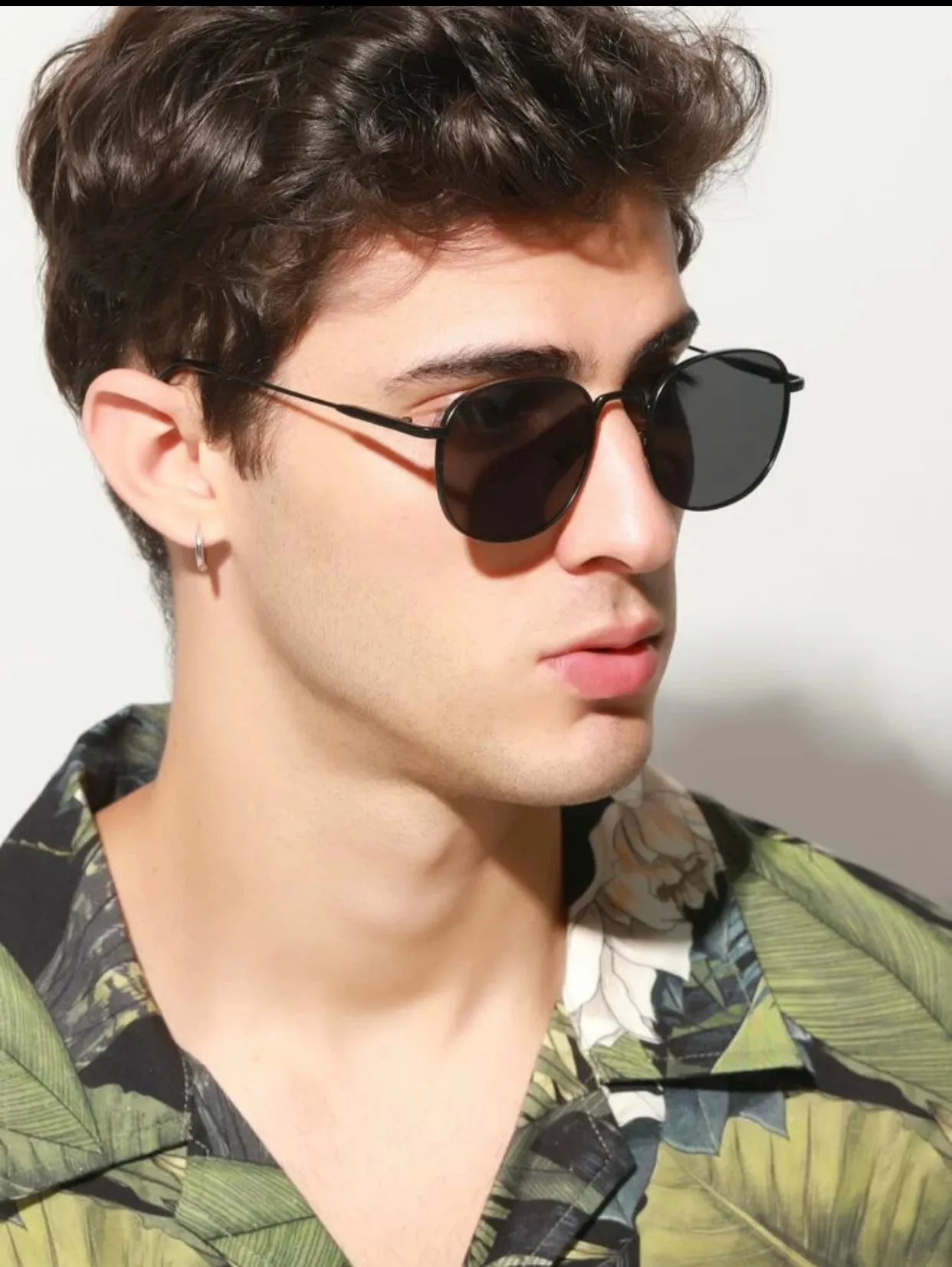 Men’s black metal frame sunglasses