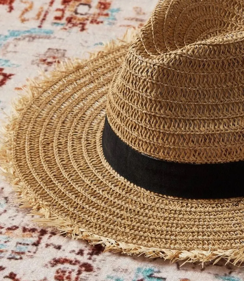 Simple straw hat